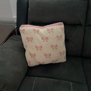 Pink Bow Throw pillow